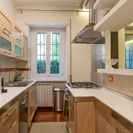 Apartment Viale Tirreno - Con Patio Rome